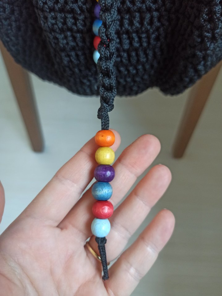 Boncuk Detaylı Siyah Örgü Sırt Çantası - Görsel 3