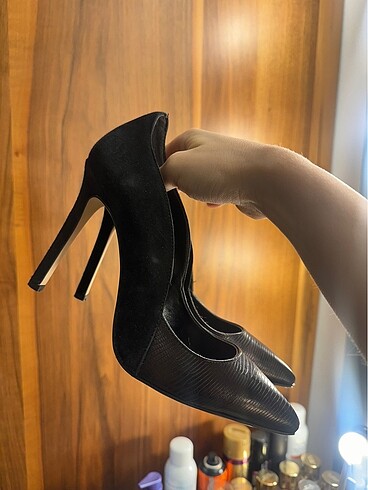 Elle asimetrik stiletto