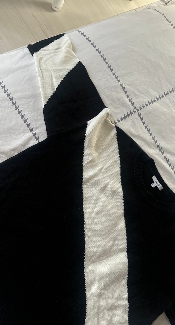 Kadın Siyah Beyaz Çizgili Örgü Kazak - Görsel 3