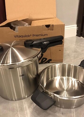  Beden gri Renk Fissler Vitaquick 6+2.5 Litre Düdüklü Tencere