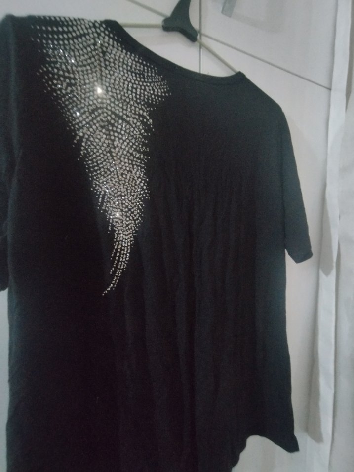 Siyah V Yaka Dökümlü Keten Bluz - Görsel 4