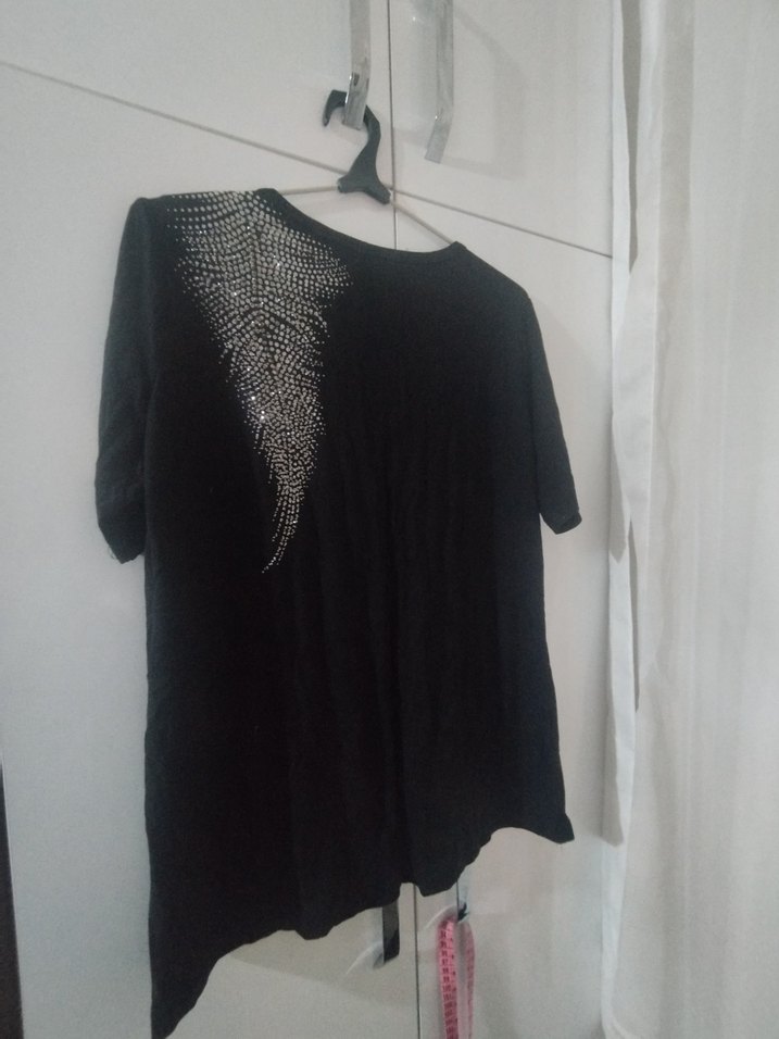 Siyah V Yaka Dökümlü Keten Bluz - Görsel 2