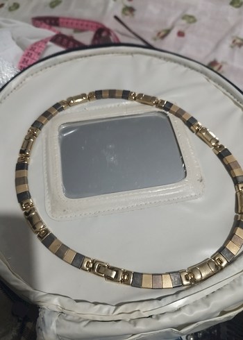 Zincir Detaylı Altın Renkli Kolye - Görsel 2