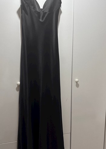 Zara Siyah Drapeli Uzun Saten Elbise