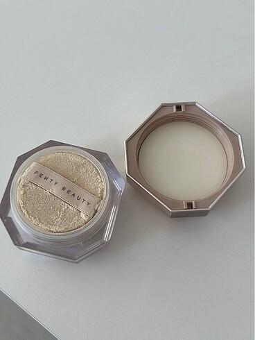 Beden Fenty Beauty Butter Pudra