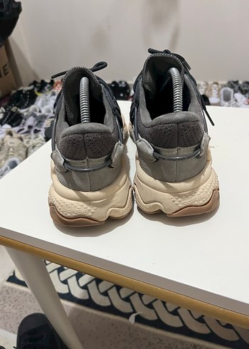 42 Beden gri Renk Gri Bağcıklı Erkek Spor Ayakkabı Adidas ozweego orijinal 42