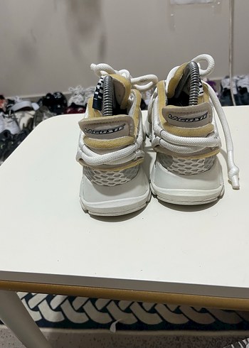 38 Beden beyaz Renk Lacoste orijinal 38