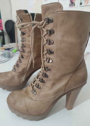 Diğer Bej Süet Bağcıklı Stiletto Bot