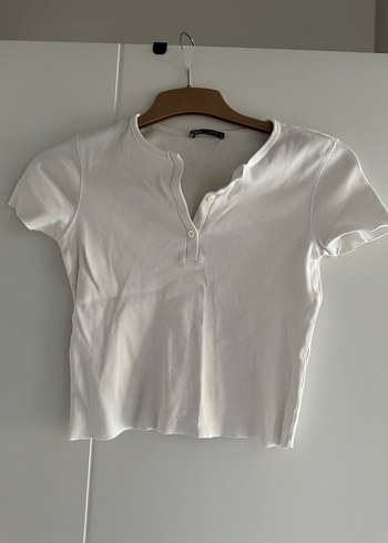 Zara Düğmeli V Yaka Kısa Kollu Beyaz Kadın tişört