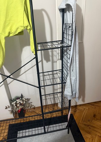 Ikea Siyah Metal Ayaklı Askılık ve Raf