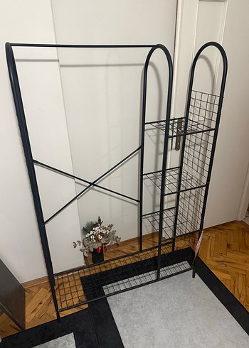 Siyah Metal Ayaklı Askılık ve Raf