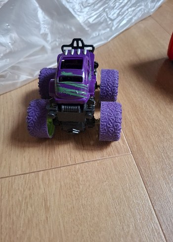 Mor Renkli Oyuncak Araba - Görsel 3