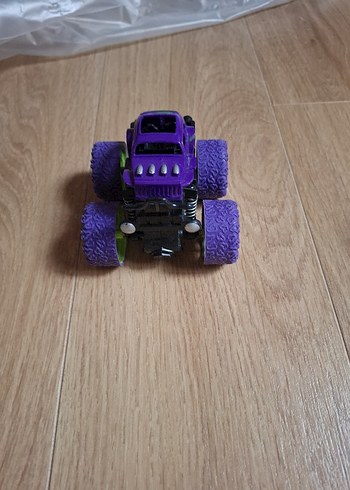 Mor Renkli Oyuncak Araba - Görsel 2