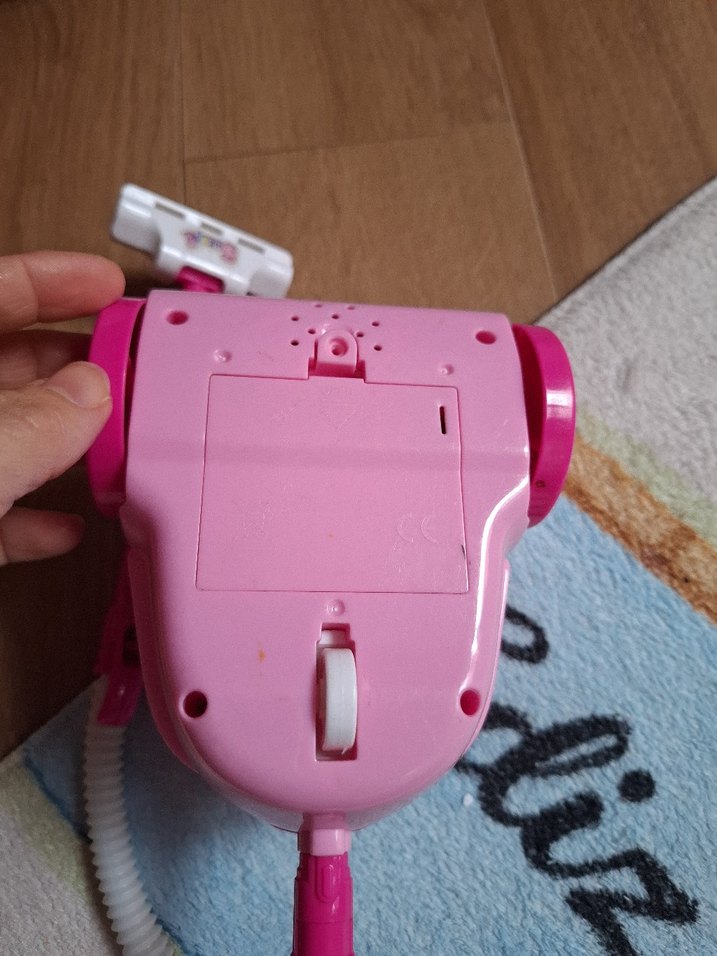 Pembe Renkli Oyuncak Elektrikli Süpürge - Görsel 3