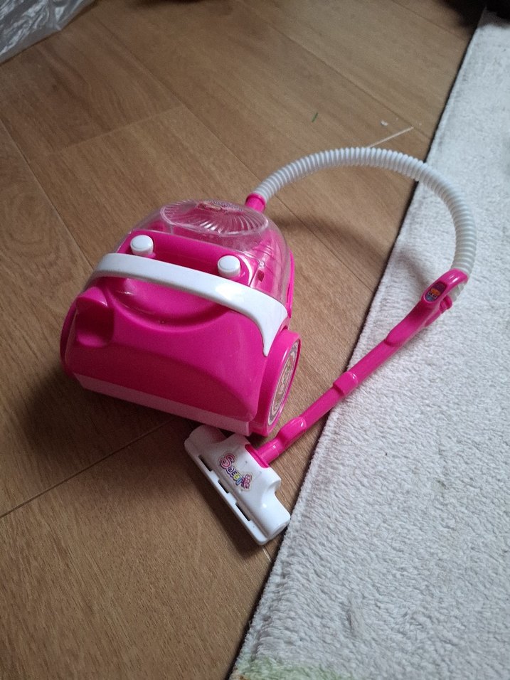 Pembe Renkli Oyuncak Elektrikli Süpürge - Görsel 4