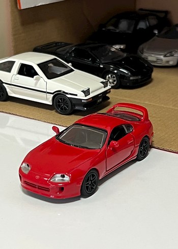 Beden Kırmızı Oyuncak Araba Modeli supra