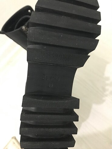 39 Beden siyah Renk Bershka çizme