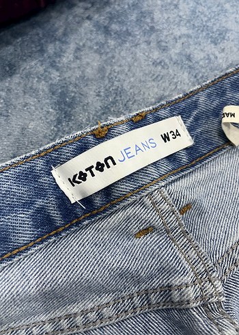 Kadın Gri Yırtık Mini Denim Şort - Görsel 2