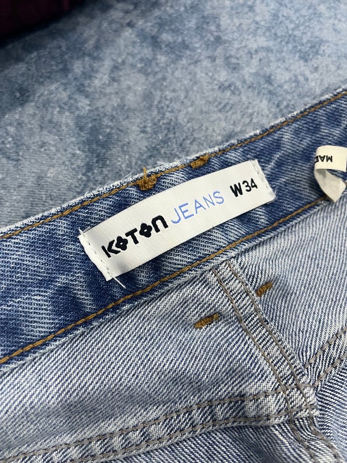 Kadın Gri Yırtık Mini Denim Şort - Görsel 2