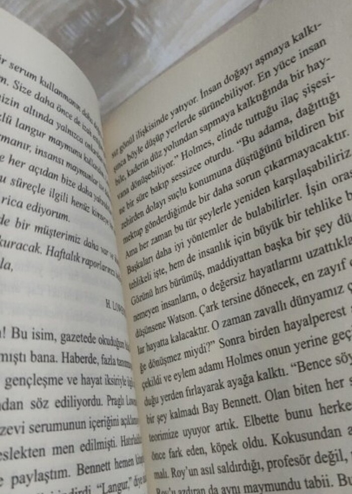 Sherlock Holmes sürünen adam kitabı  - Görsel 2