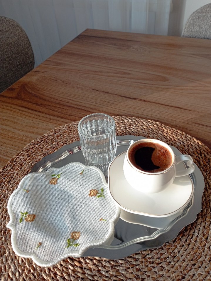 Nakışlı Çiçek Desesli kahve sunum peçetesi - Görsel 2