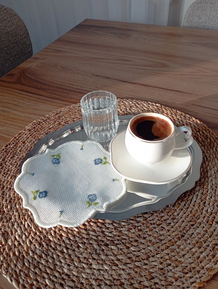 Nakışlı Çiçek Desesli kahve sunum peçetesi - Görsel 3