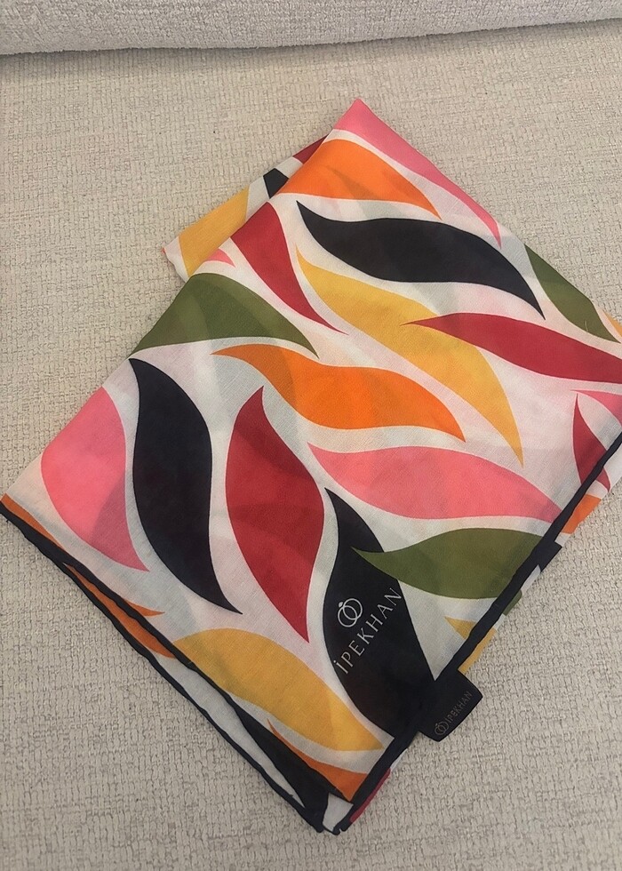 Yaprak desenli eşarp - Görsel 2