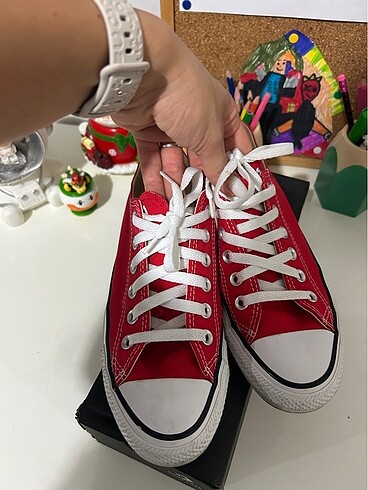 KUTULU KIRMIZI CONVERSE