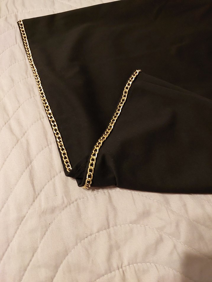 Zincir Detaylı Siyah Etek - Görsel 3