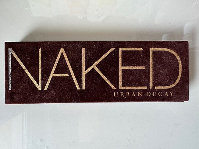 Naked 1 Far Paleti