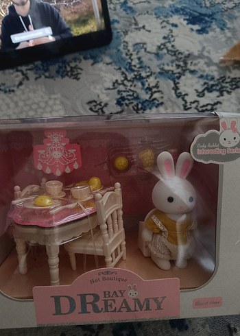 Pastel Beyaz Tavşan Figür ve akşam yemeği Masa Seti
