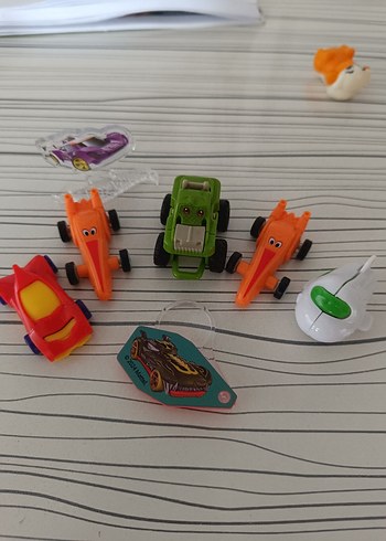 Kinder joy araba oyuncaklar