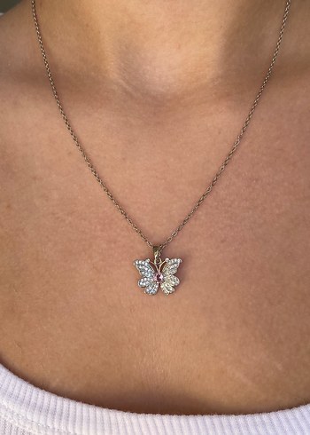 Minimalist Kelebek Figürlü Altın Kolye