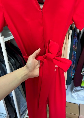 Kırmızı V Yaka Kemerli Midi Tulum - Görsel 6