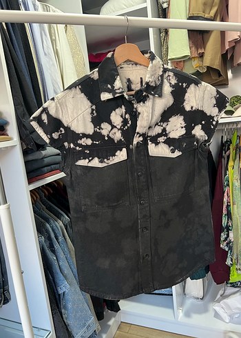 Düğmeli Siyah Batik Kadın Kot Gömlek - Görsel 2