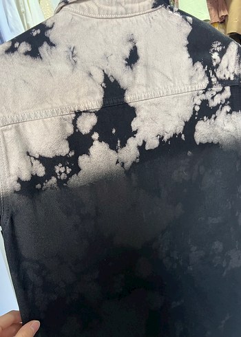 Düğmeli Siyah Batik Kadın Kot Gömlek - Görsel 7