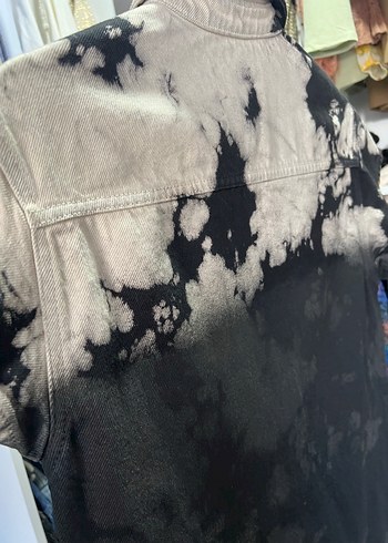 Düğmeli Siyah Batik Kadın Kot Gömlek - Görsel 6