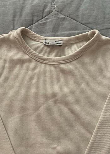 Bershka uzun kollu krem üst - Görsel 2