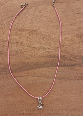 PEMBE İPLİ KUĞ CHARMLI KOLYE
