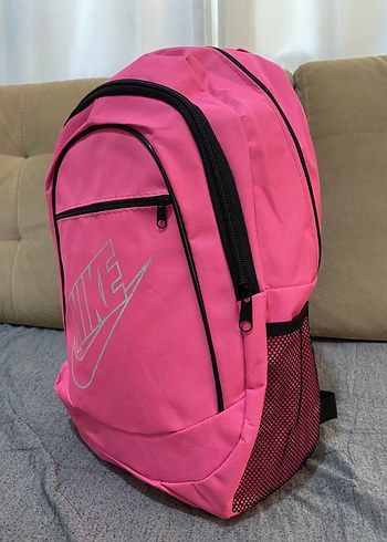  Beden Pembe Nike Fermuarlı Kadın Sırt Çantası