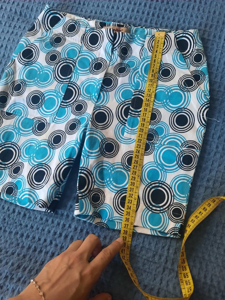 Düğmeli Retro Puantiyeli Mini Şort - Görsel 4