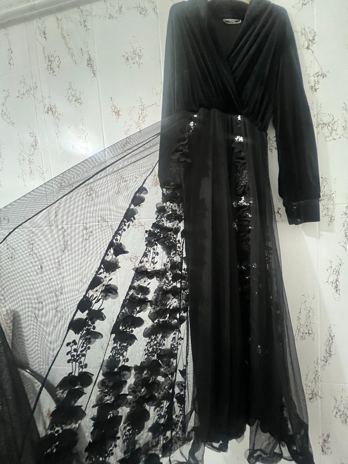 Uzun Siyah Gotik Nakışlı Kadın Elbise - Görsel 2