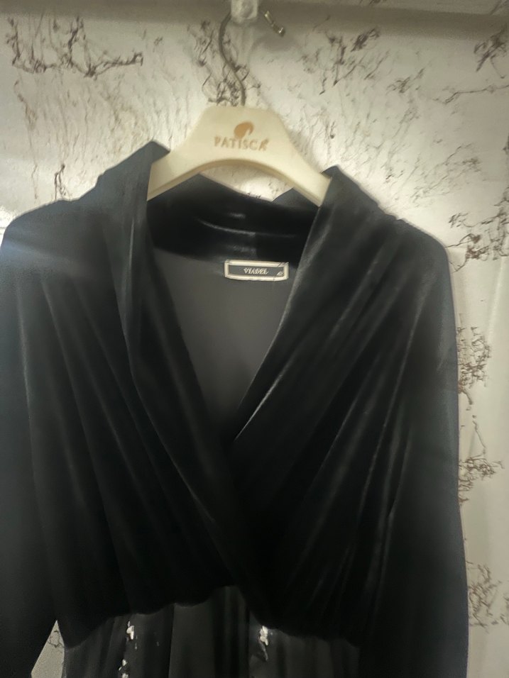 Uzun Siyah Gotik Nakışlı Kadın Elbise - Görsel 4