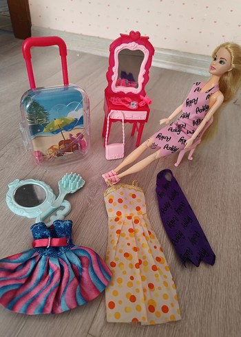 Renkli Pembe Oyuncak Bebek ve Makyaj Masası - Görsel 3