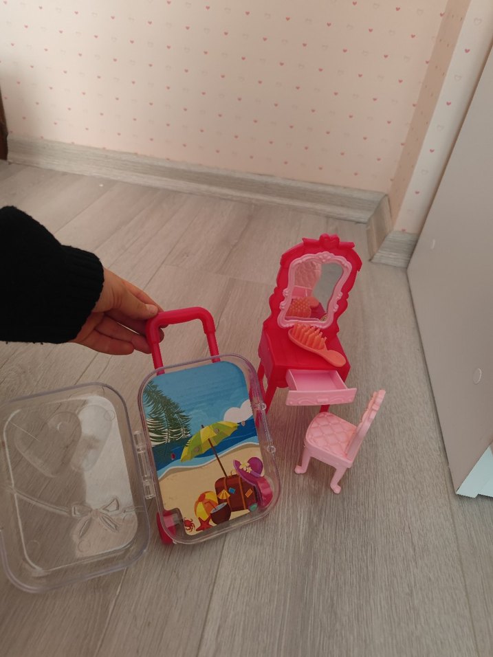 Renkli Pembe Oyuncak Bebek ve Makyaj Masası - Görsel 5