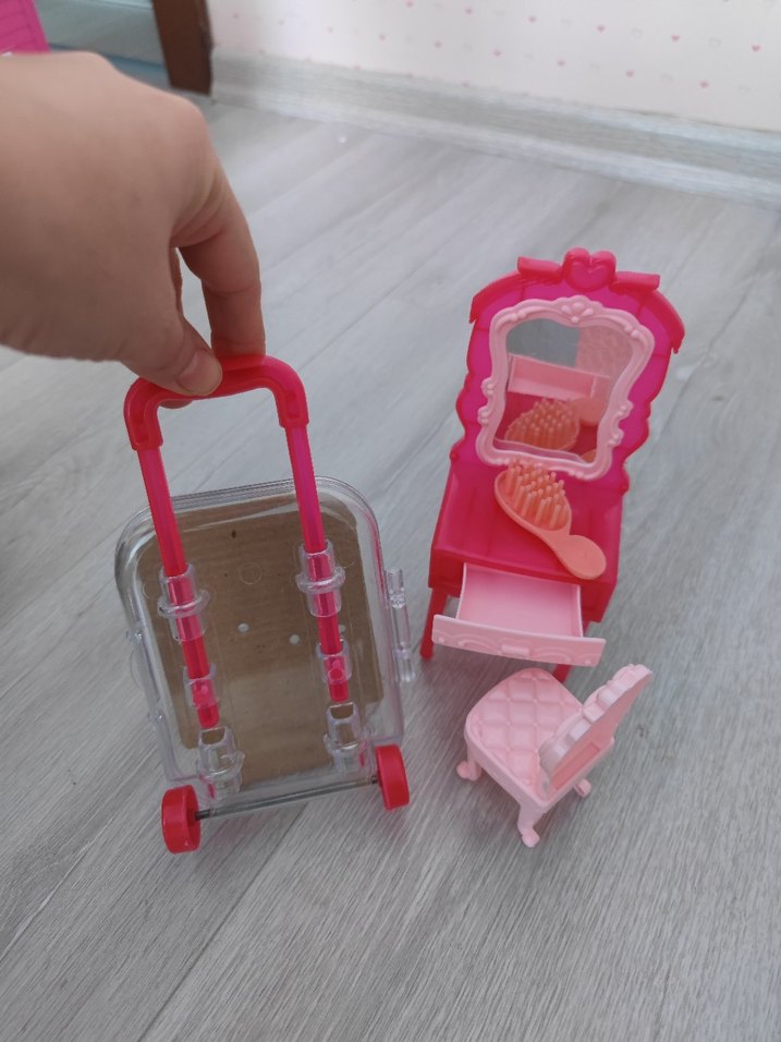 Renkli Pembe Oyuncak Bebek ve Makyaj Masası - Görsel 4