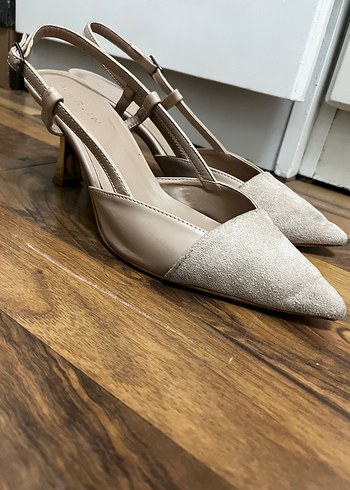 Bej Süet Tokalı Stiletto Kadın Ayakkabı