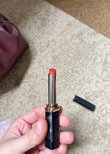 Bej Renkli Koyu Ton Ruj - Görsel 3