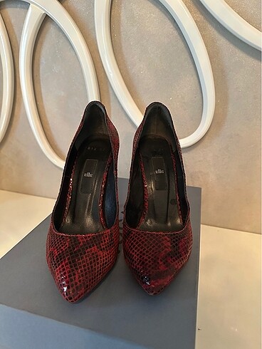 37 stiletto