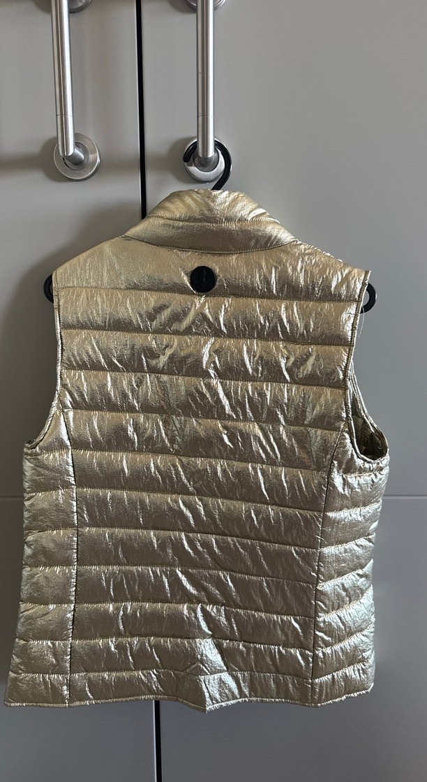 Parlak Altın Renkli Kolsuz Kadın Yelek - Görsel 2